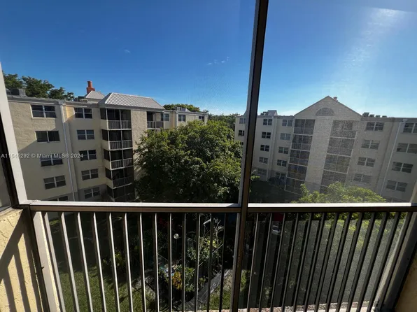 8353 Lake Dr APT 503, Doral, FL 33166