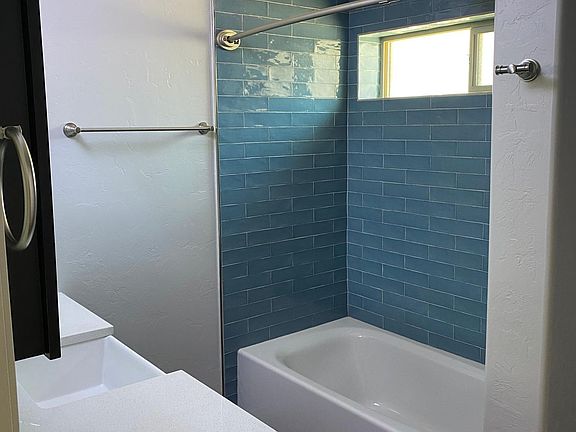 3rd image of 2930 E Hawthorne St #1