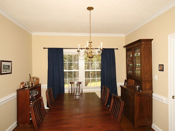5th image of 202 Smith Dr