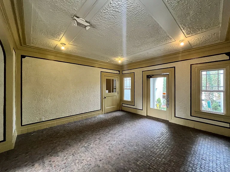 Castle Manor by Star Metro — Photo 39