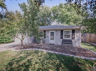 1820 SW Quivira Dr, Topeka, KS 66604