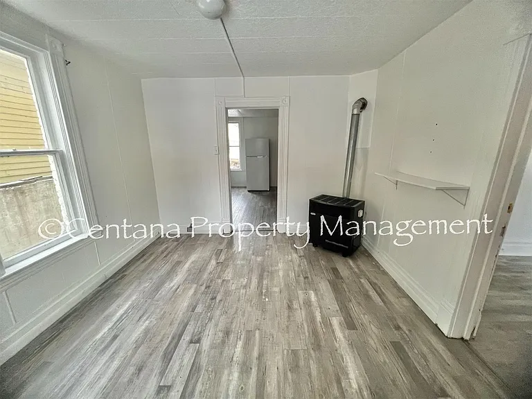 816 Caledonia — Photo 2