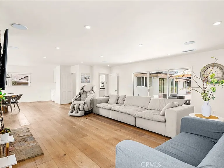 11365 Thurston Pl — Photo 3