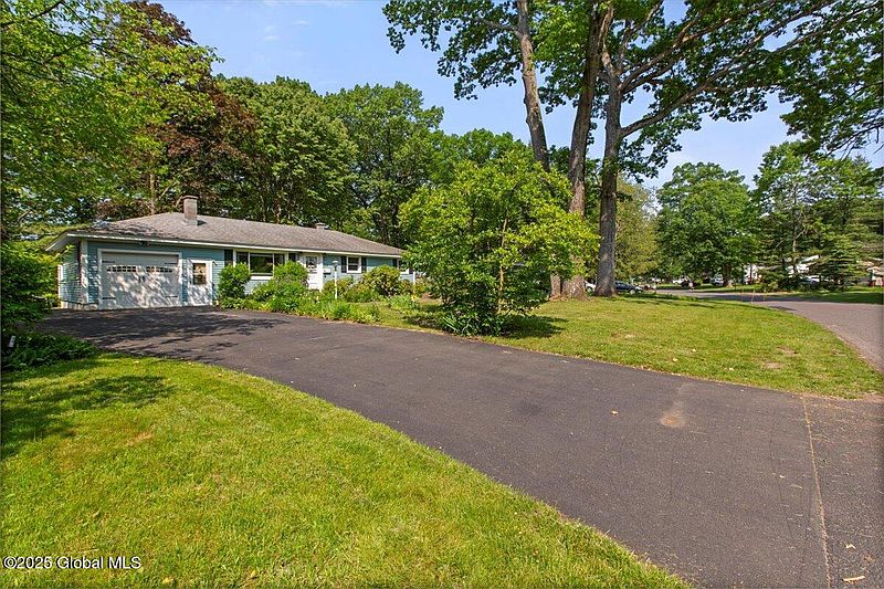 2nd image of 42 Brockley Drive
