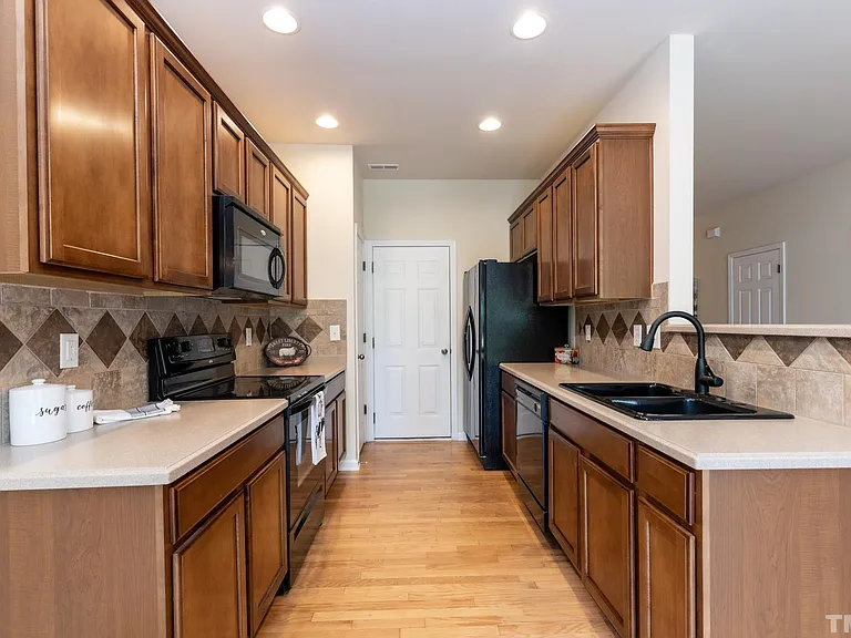 700 Mardonie Reach Ln — Photo 8