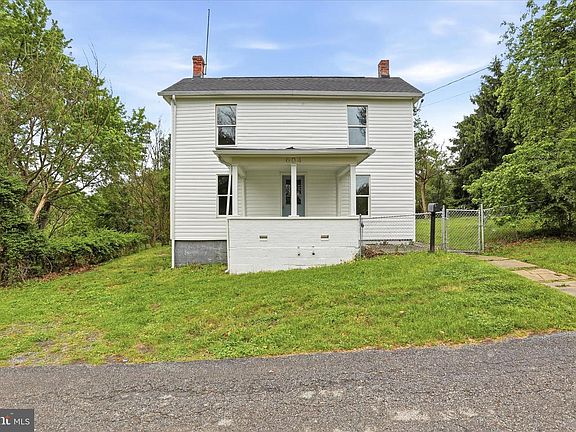5th image of 604 E Stephen St