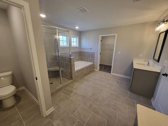 5th image of 227 Haverford Dr