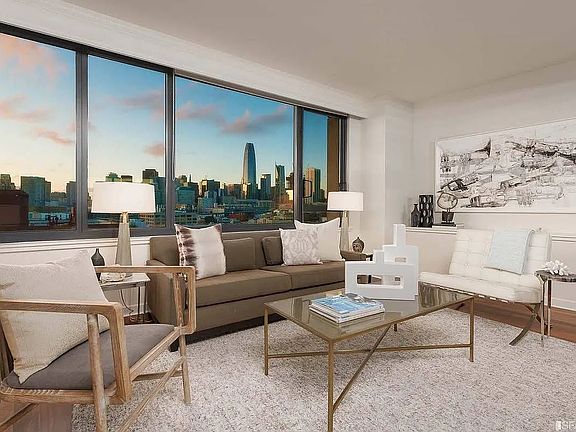 3rd image of 260 King St Unit 1005