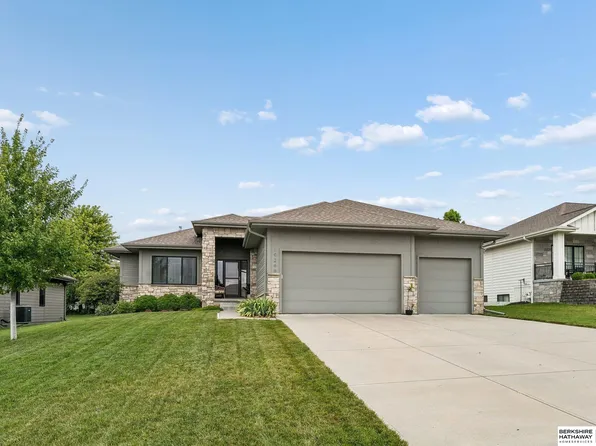 19266 Ruggles Cir, Elkhorn, NE 68022