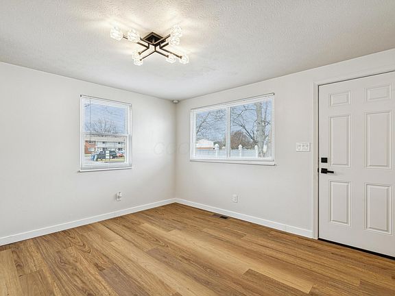 5th image of 1412 Chelmsford Sq N