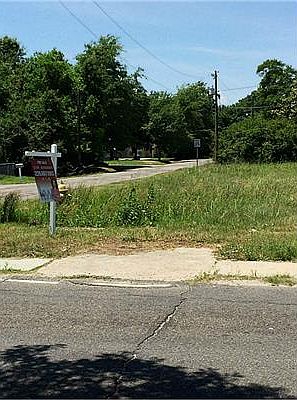 2nd image of 1901 42nd Ave