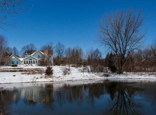 589 Williams Dr, Cedarburg, WI