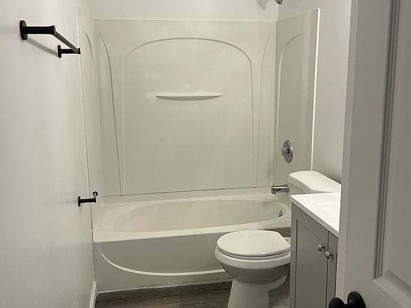3rd image of 207 W 7th St #Cc6059f46