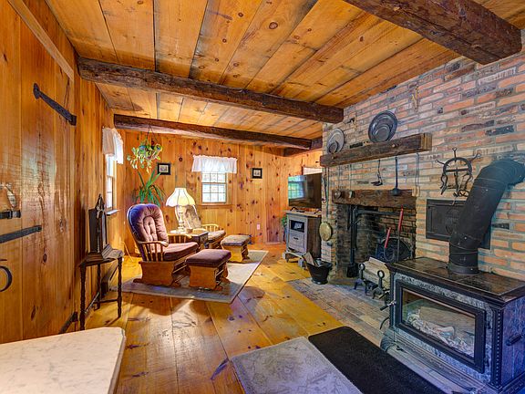 5th image of 136 Hiram Hill Road