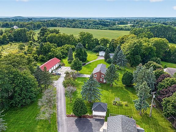4th image of 1355 Middle Rd