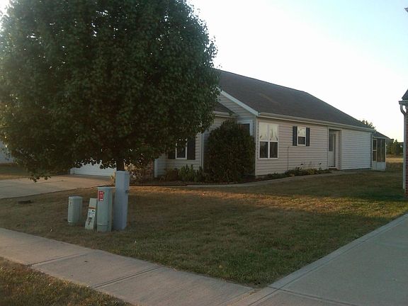3rd image of 353 E Clear Lake Ln
