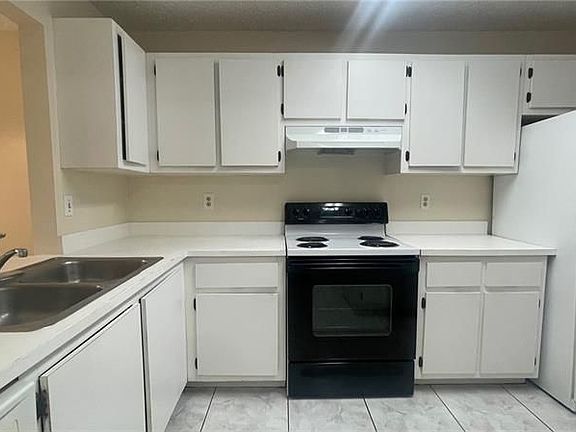 2nd image of 11460 NW 39th St