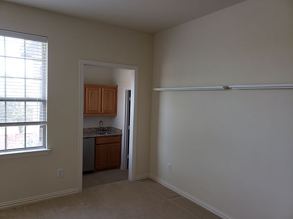 5th image of 931 Birdsong Dr