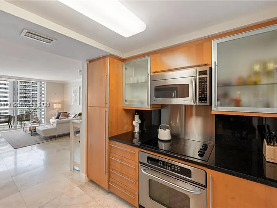6365 Collins Avenue Cu #2206