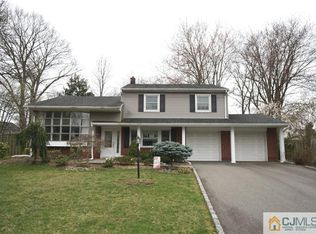 26 Beechwood Ct, Colonia, NJ 07067