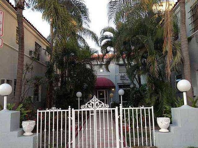 1st image of 215 30th St APT 22