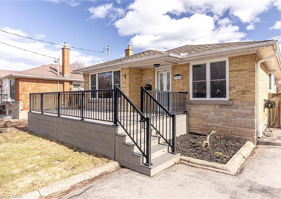 1st image of 2322 Redfern Rd