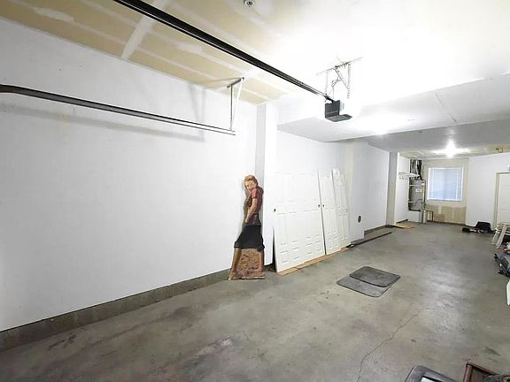 4th image of 722 City Walk Pl