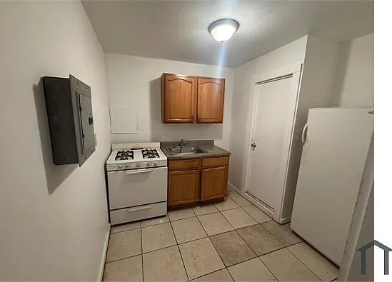 817 Summer Ave #1 — Photo 1