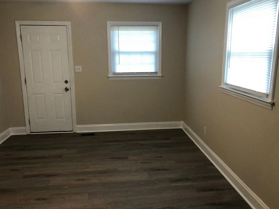 1st image of 102 Hillcrest Dr