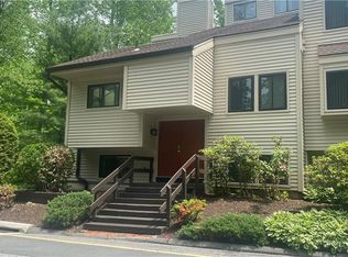 1 Comstock Trl #1, Brookfield, CT 06804