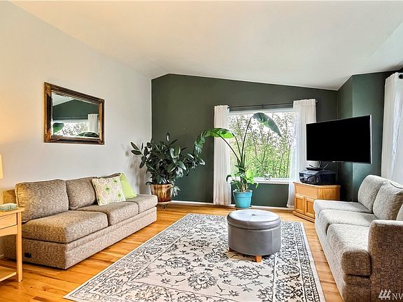 3rd image of 1907 63rd Ave NE