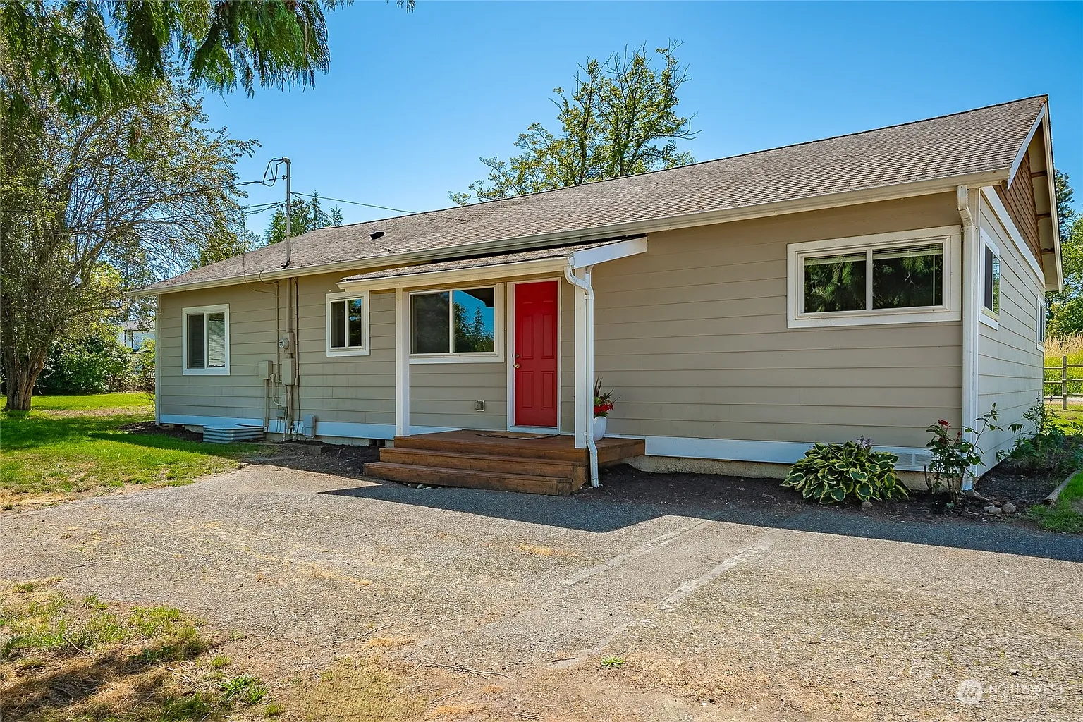 680 E Smith Road photo 1