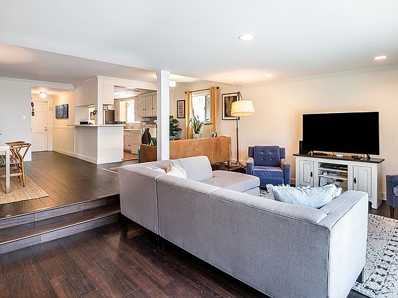 3rd image of 15023 Cordary Ave