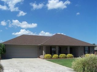 2803 Carriage Hill Dr, Paragould, AR 72450