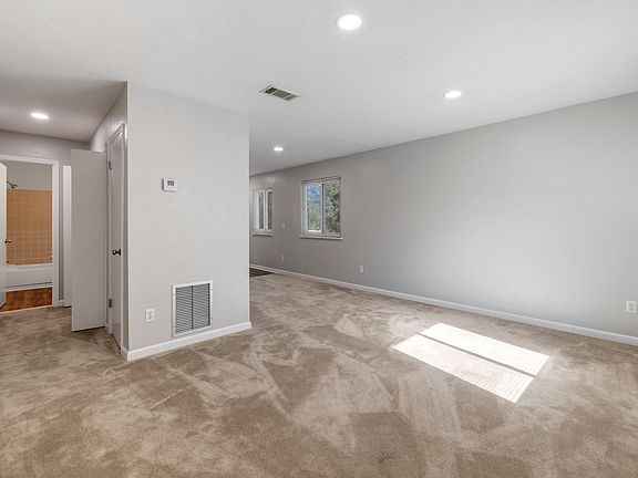3rd image of 2150 Corinne St