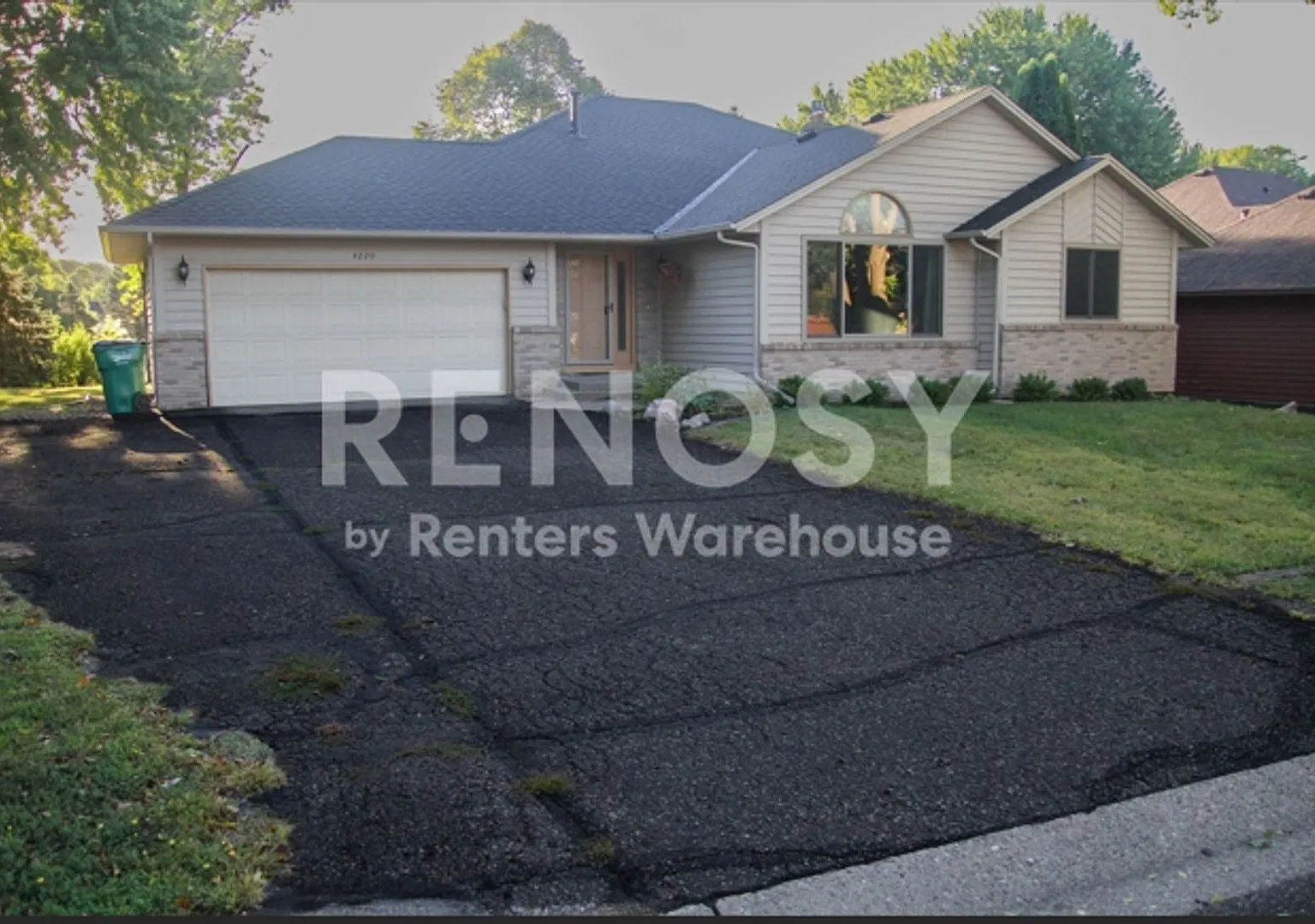 3 Bedroom / 3 Bathroom in Plymouth MN!! — Photo 1