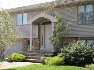 4 Penny Ln, Peabody, MA 01960