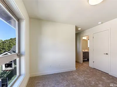4718 8th Ave NE — Photo 18