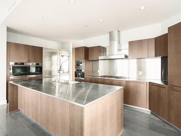 5th image of 1128 Georgia St W #58XX
