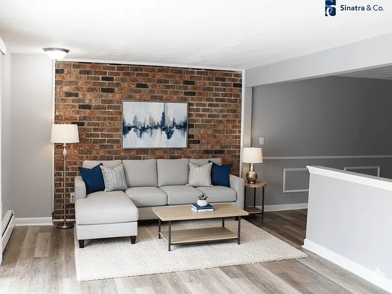 Washington Square Apartments — Photo 2