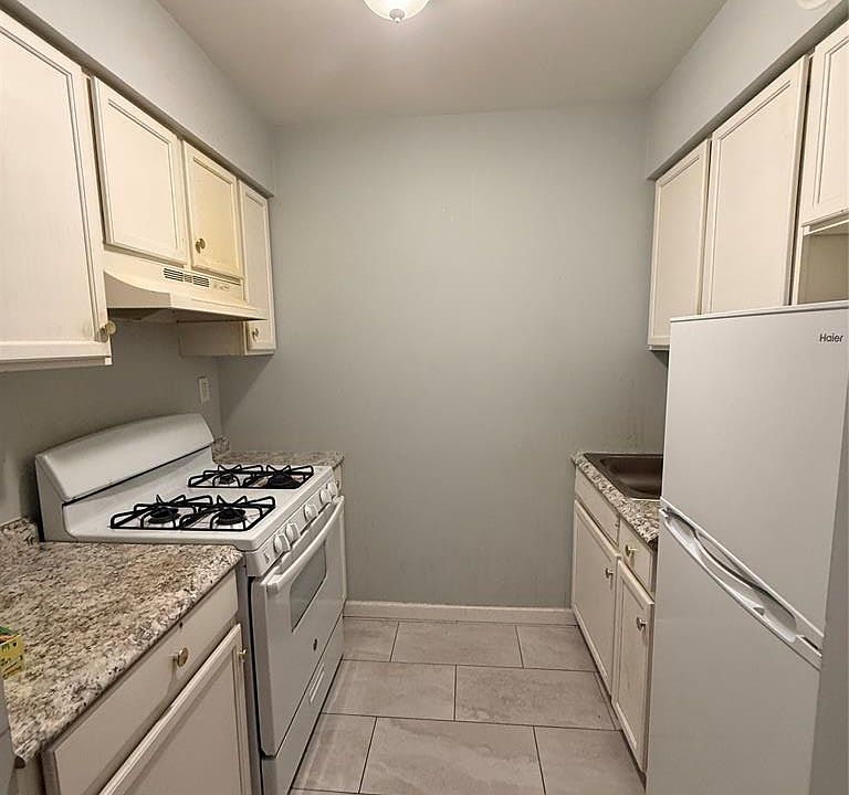 1st image of 1232 Hoe Ave #1