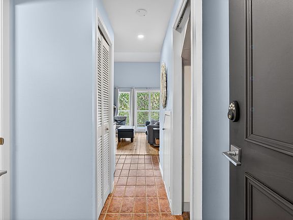 5th image of 104A Rue Du Mont Plaisant #305
