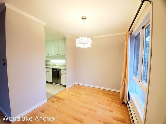 5th image of 820 N Delaware St APT 401