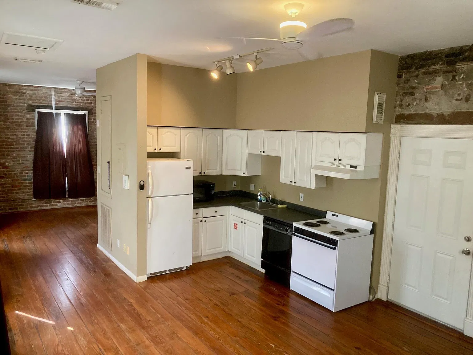 1 bed, 1.0 bath, $650 — Photo 4