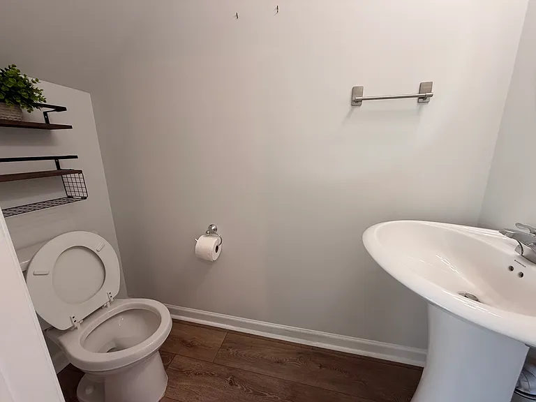 Half bath (1st floor)