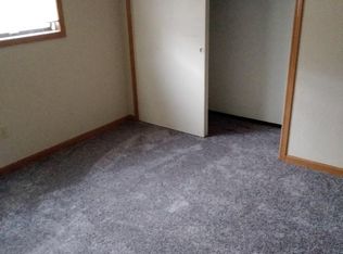 401 3rd Ave SW #1, Cascade, IA 52033