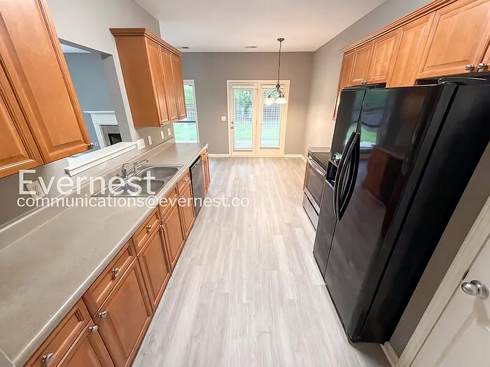 2008 Lake Cir — Photo 3
