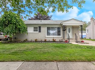 29829 Rosebriar St, Saint Clair Shores, MI 48082