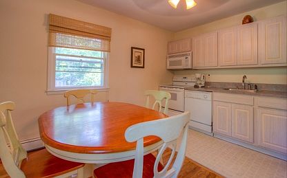 4th image of 13 Sherwood Ln