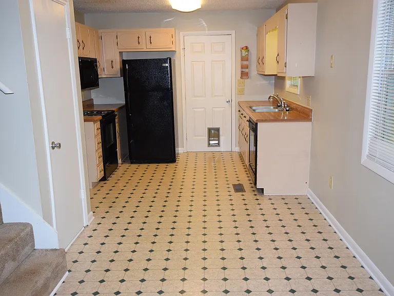 16605 Janet Dr — Photo 5